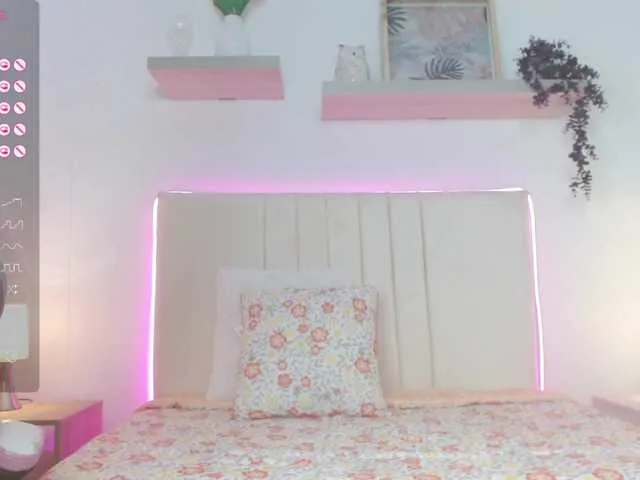 Live sex webcam photo for gabby001 #278290747