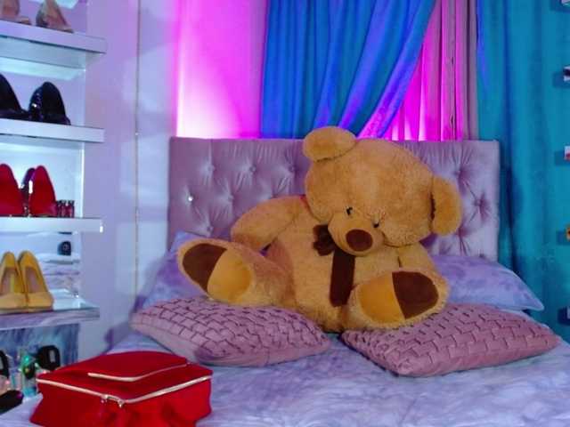 Live sex webcam photo for gabrielamort #290585455