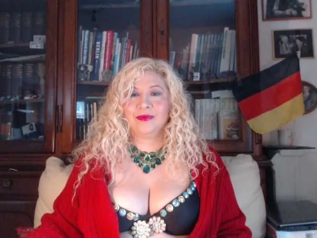 Live sex webcam photo for germanqueen #272032561