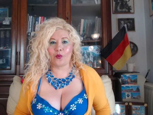 Live sex webcam photo for germanqueen #272316225