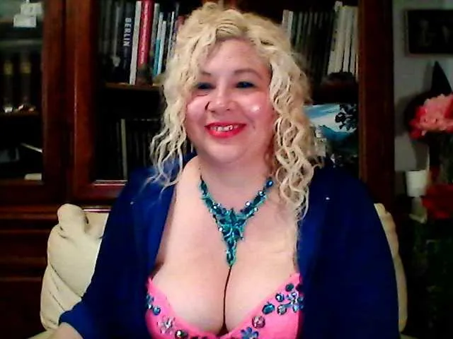 Live sex webcam photo for germanqueen #272439506