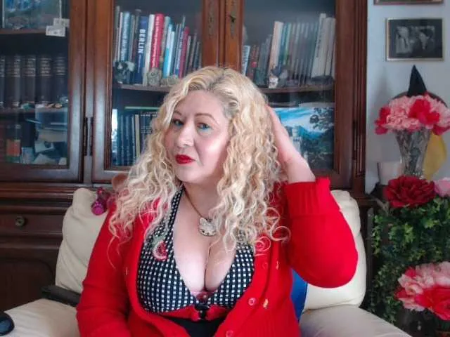 Live sex webcam photo for germanqueen #272575149