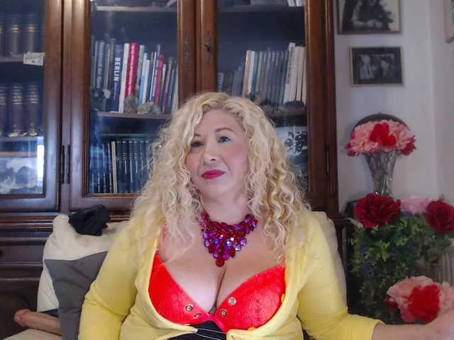 Live sex webcam photo for germanqueen #273138351