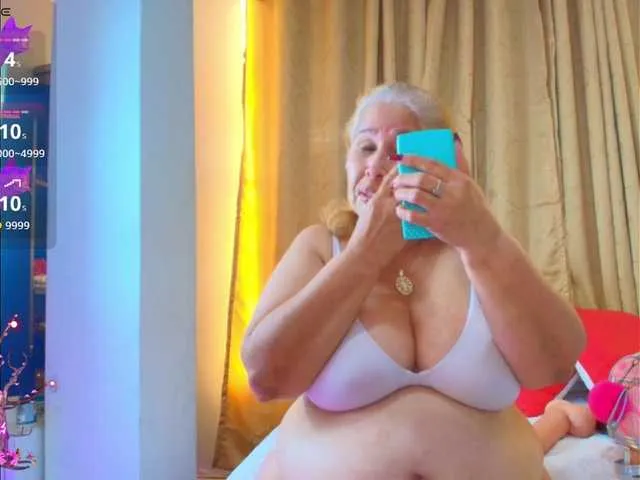 Live sex webcam photo for girl-amada #292236952