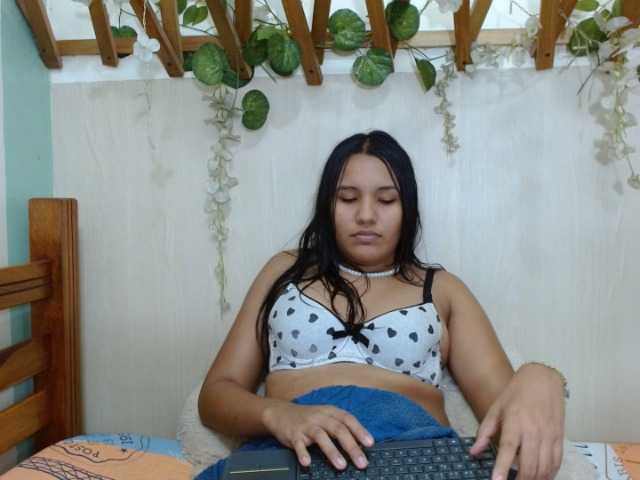 Live sex webcam photo for girlkeauca #275772101