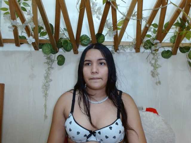 Live sex webcam photo for girlkeauca #275881778