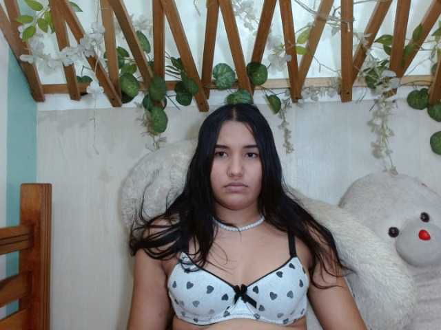 Live sex webcam photo for girlkeauca #276000594