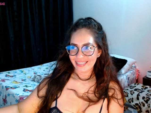 Live sex webcam photo for goddess-nahy #276112593