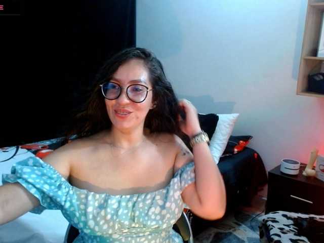 Live sex webcam photo for goddess-nahy #276259386