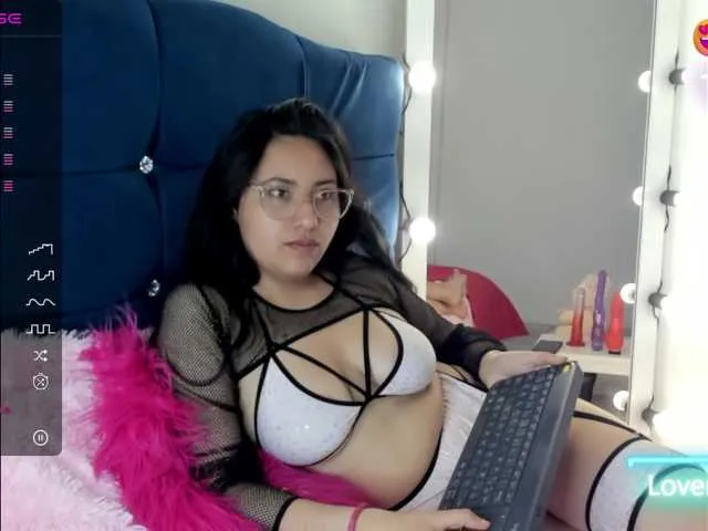 Live sex webcam photo for goddess-selene #276188297