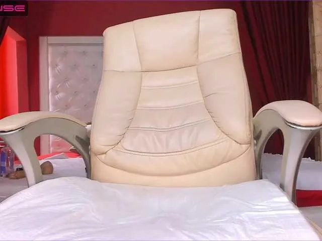 Live sex webcam photo for goddessallyse #273752391