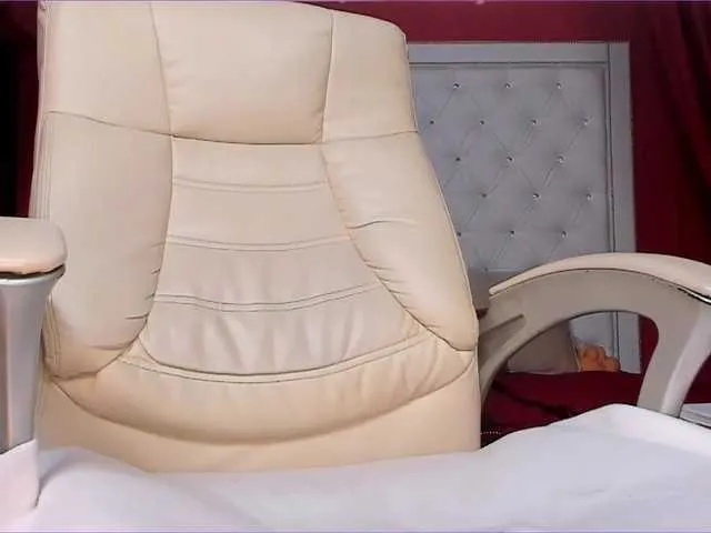 Live sex webcam photo for goddessallyse #274366637
