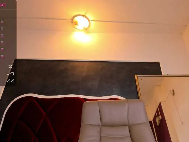 Live sex webcam photo for goddessallyse #276538561