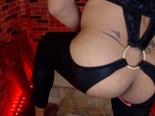 Live sex webcam photo for goddesscummer #276641283