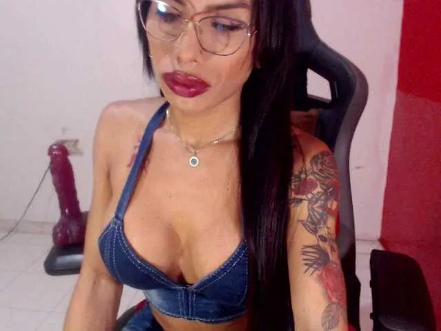 Live sex webcam photo for goddessophia #277808371