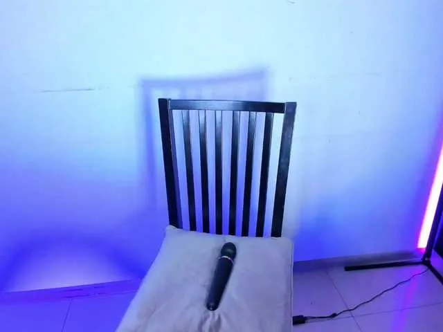 Live sex webcam photo for gold-girl1 #290669074