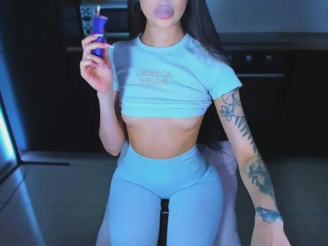 Live sex webcam photo for gold-girl1 #290984680