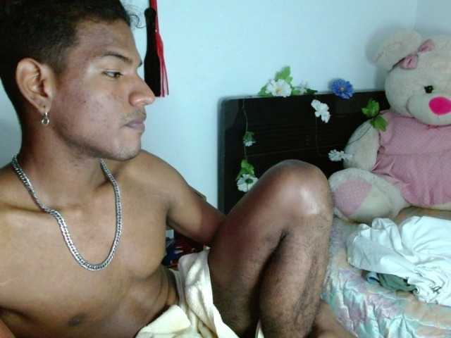 Live sex webcam photo for goldblack- #274203497