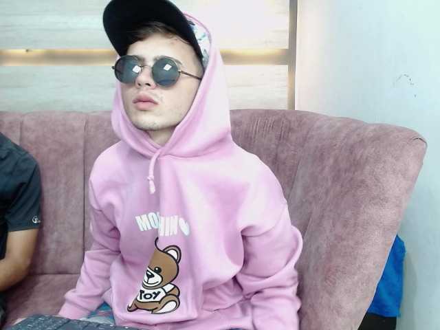 Live sex webcam photo for goldenxguys #276665088