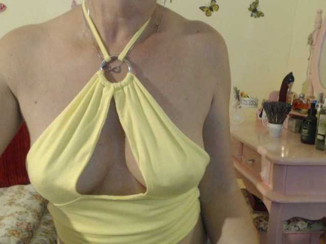 Live sex webcam photo for goodSnowQueen #273647389