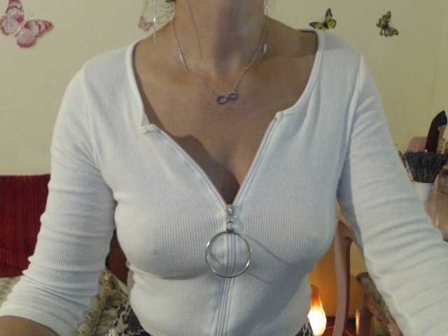 Live sex webcam photo for goodSnowQueen #273946515