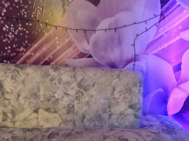 Live sex webcam photo for goodSnowQueen #277285676