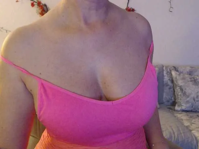 Live sex webcam photo for goodSnowQueen #290698158