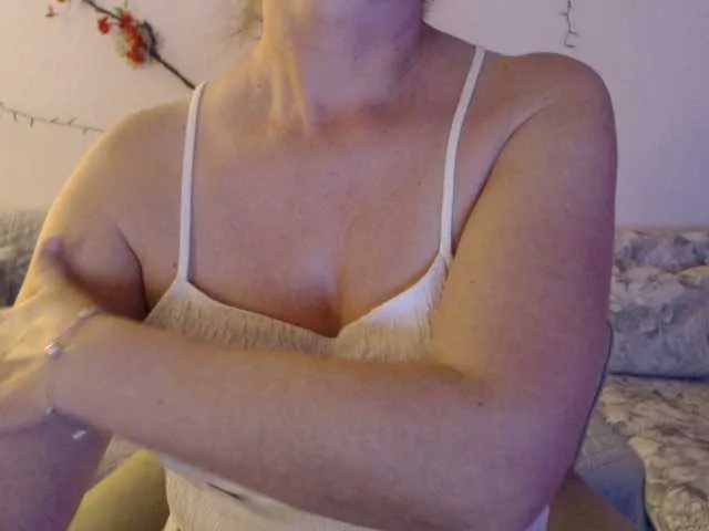 Live sex webcam photo for goodSnowQueen #290972960