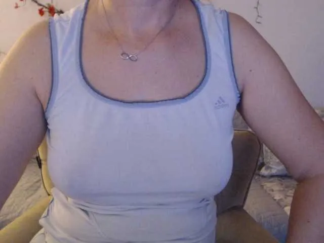 Live sex webcam photo for goodSnowQueen #291457763