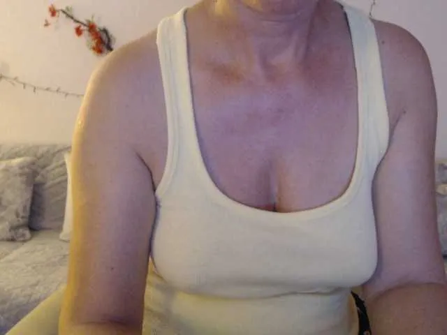 Live sex webcam photo for goodSnowQueen #291928243