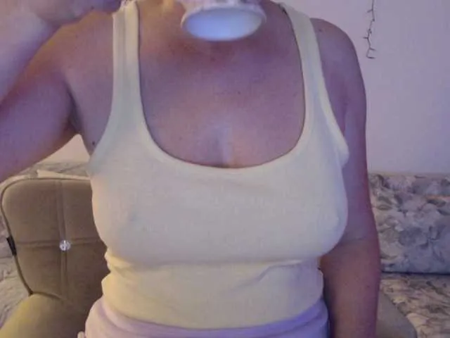 Live sex webcam photo for goodSnowQueen #292059523