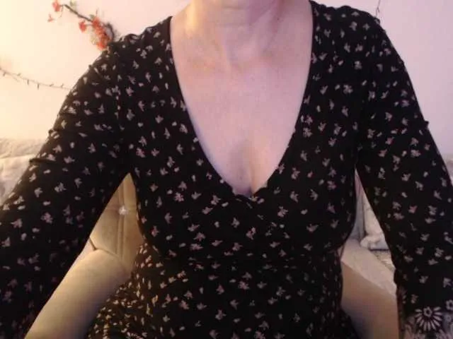 Live sex webcam photo for goodSnowQueen #292107740