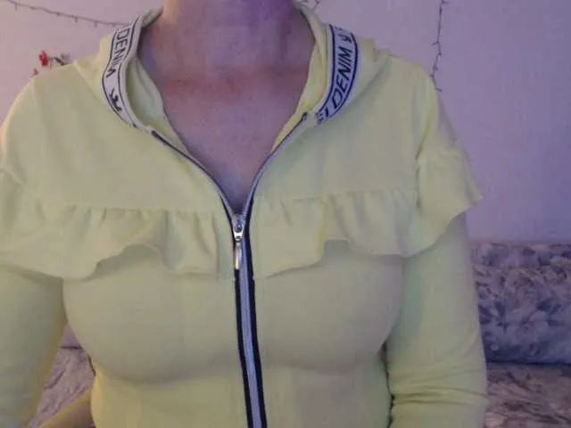 Live sex webcam photo for goodSnowQueen #292314686