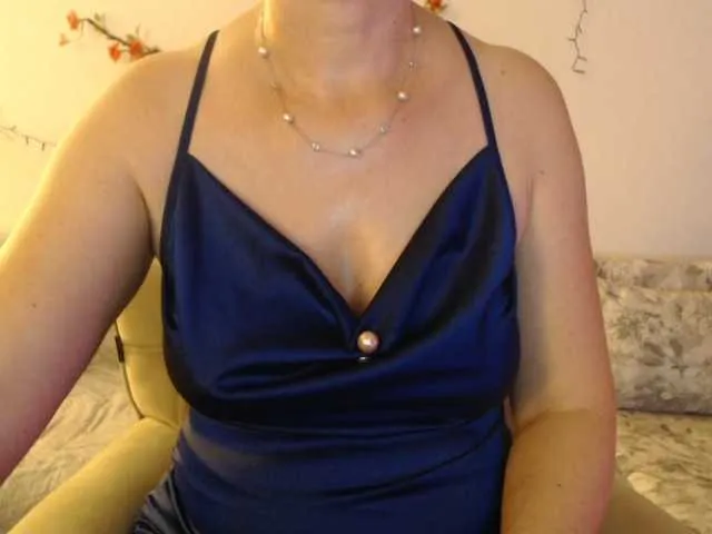 Live sex webcam photo for goodSnowQueen #292336943