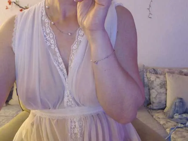 Live sex webcam photo for goodSnowQueen #292373463