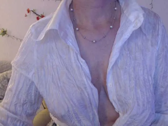 Live sex webcam photo for goodSnowQueen #292408659