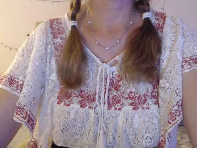 Live sex webcam photo for goodSnowQueen #292417907