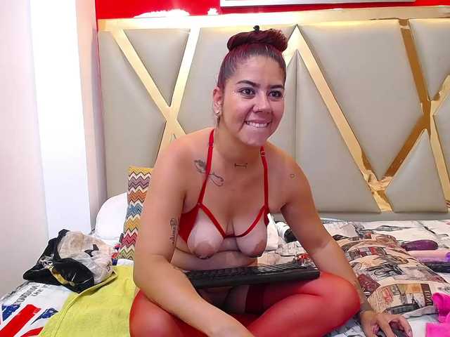 Live sex webcam photo for goodwhoree #275586092