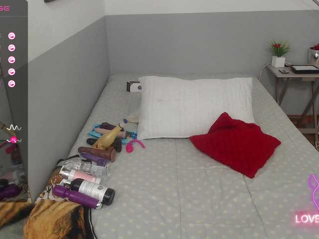 Live sex webcam photo for goodwhoree #276234995