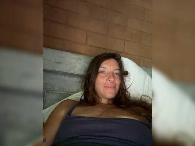 Live sex webcam photo for goooddayy #276981417