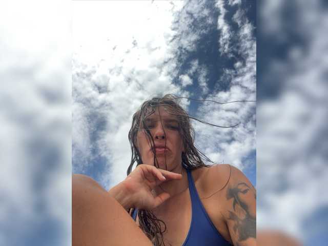 Live sex webcam photo for goooddayy #277015977