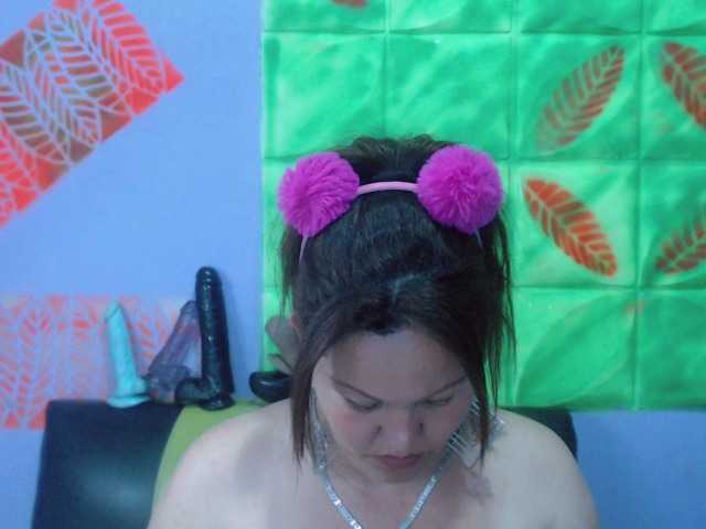 Live sex webcam photo for greysihot #273004375