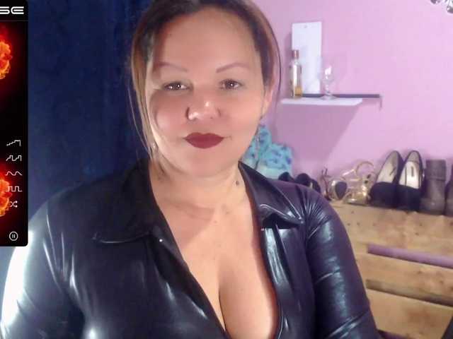 Live sex webcam photo for greysihot #275022686