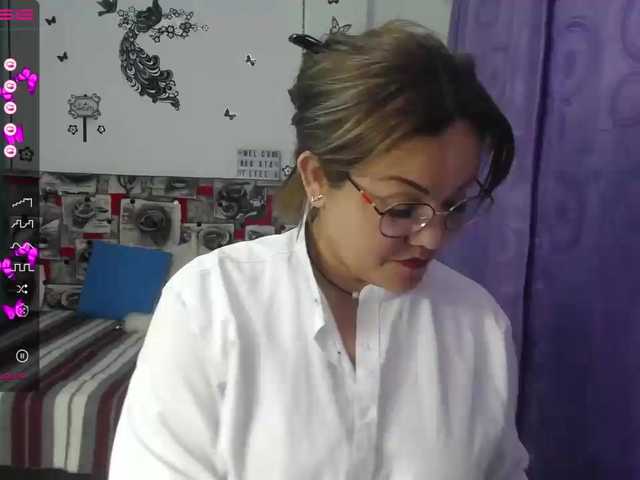 Live sex webcam photo for greysihot #275529160