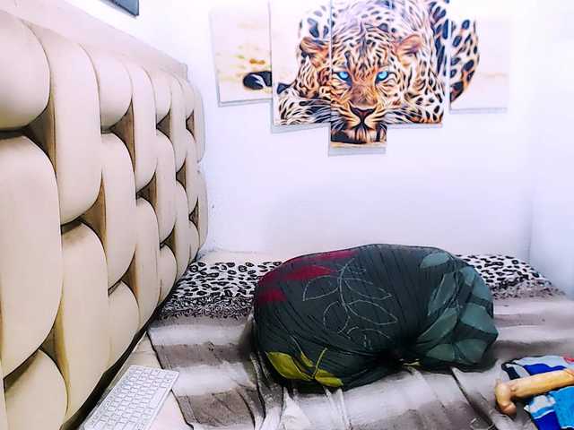 Live sex webcam photo for grianxxxhot #275688986