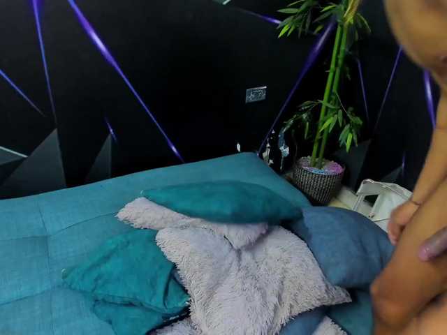 Live sex webcam photo for grouplimits #275810878