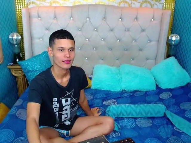 Live sex webcam photo for guysmuscle #275589936