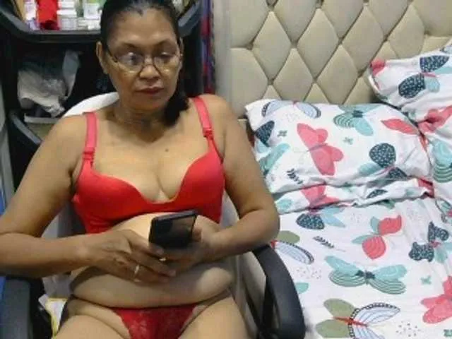 Live sex webcam photo for hOtGranny4u #292563070