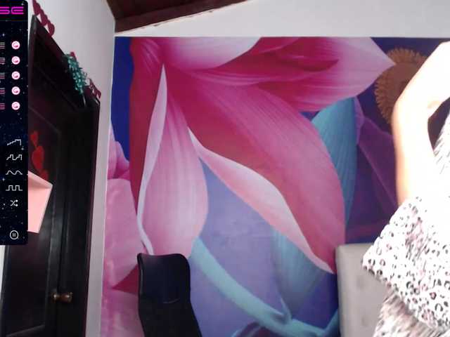 Live sex webcam photo for halle-conner #273329551
