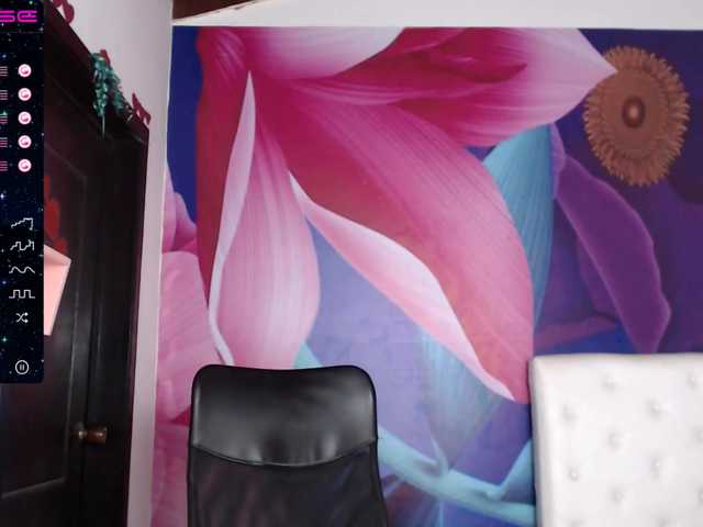 Live sex webcam photo for halle-conner #273410425
